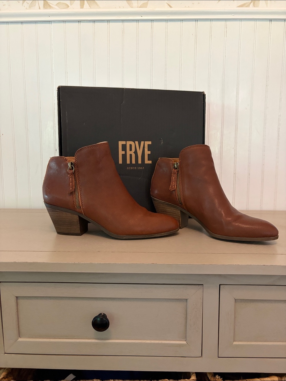Frye Judith Zip Bootie in whiskey